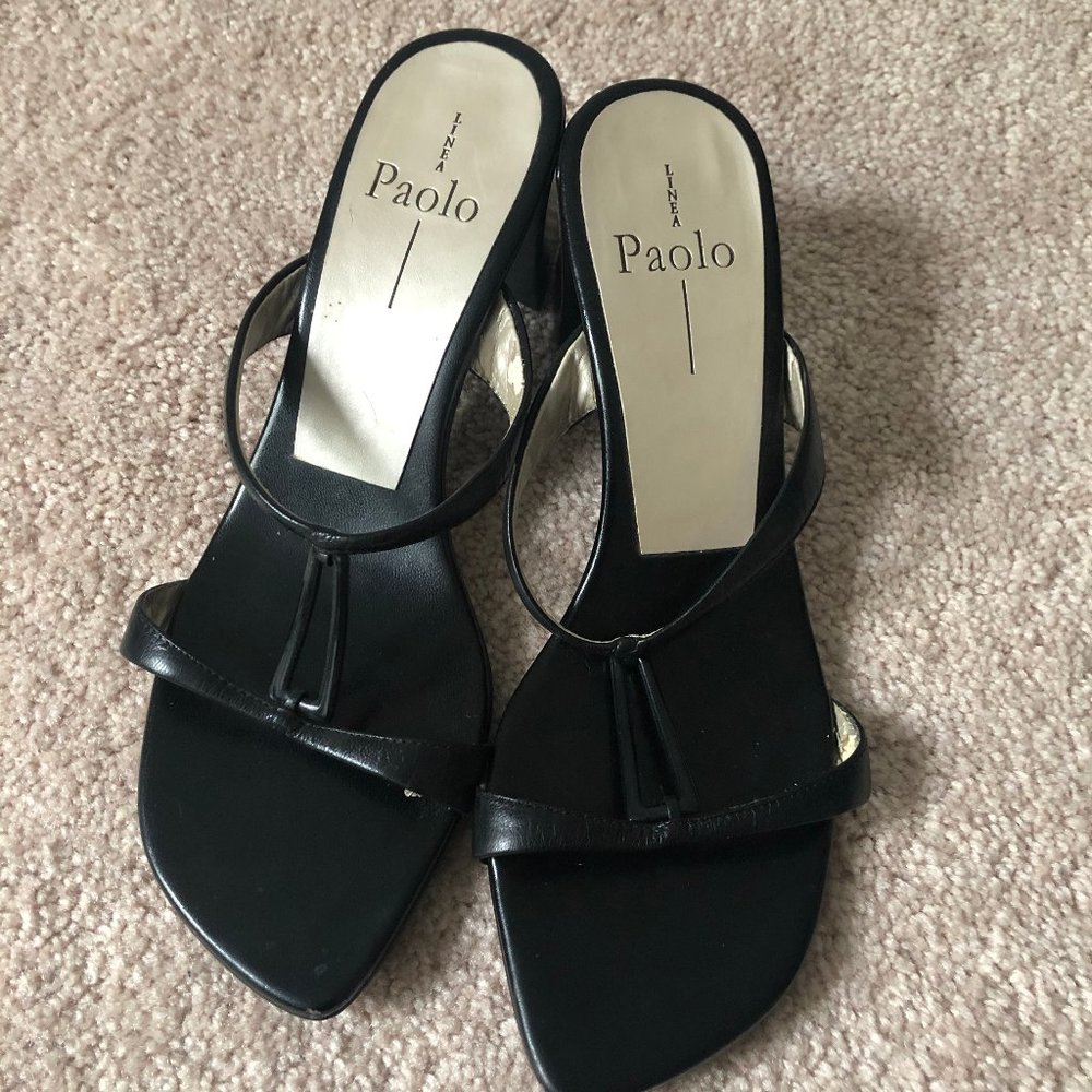 Square-toed, Block heel Black Sandals EUC